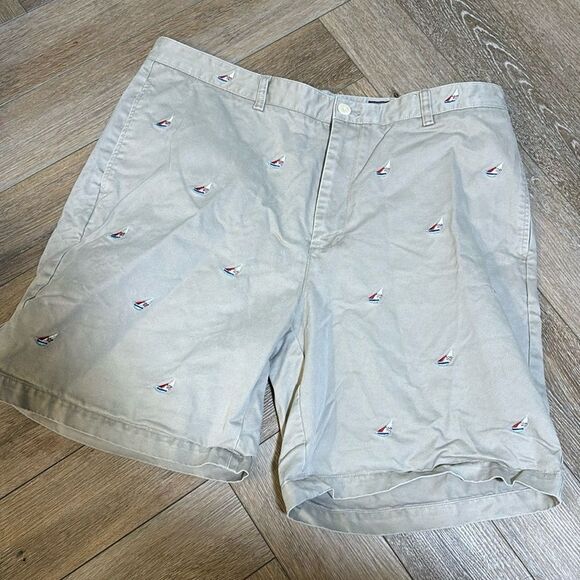 Vineyard Vines Sailboat Shorts - Picture 1 of 6